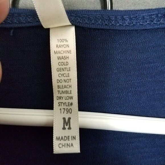 Color Story Medium Navy Single Pocket Tee High Low Cuffed Short Sleeve NWOT - Picture 4 of 12